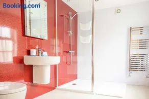 Falmouth Bay Holiday Apartments - Image 5
