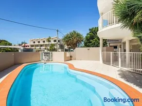Steps From The Beach 3br Apt FREE Wifi,Pool,Parking,Smart TV - Image 2
