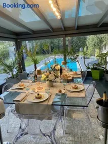 Villa, swimming pool, 5 bedrooms, Versailles - Image 3