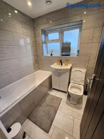 Beautiful, 2 Bedroom House in Tonbridge - Image 3