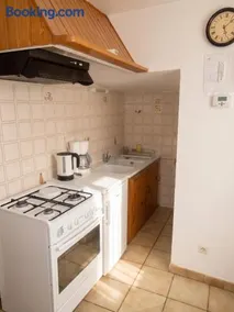 Maison pittoresque à Mostuéjouls avec vue sur la montagne - Image 2