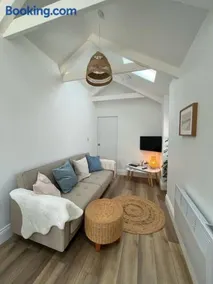 Cosy country getaway, 5 mins from the sea - Image 2