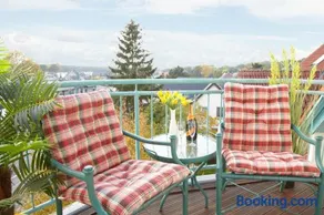Ferienwohnung Tine mit Balkon, Fahrrädern und Strandkorb im Sommer - Image 1