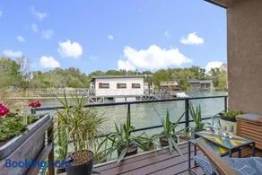 THE ROOT your charming floating home - Image 3