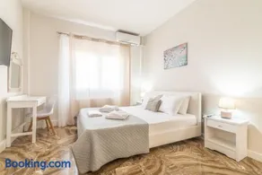 Stylish Apartment near the Beach with parking - Image 1
