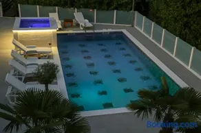 Lux apartment Sara with heated pool and jacuzzi - Image 3