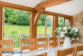 Hollyhock House Cotswold Farmhouse sleeps 10 - Image 2