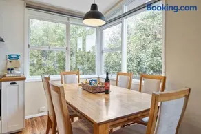 GreenLeafRetreat in Katoomba-Leura-Wentworth Falls-Blue Mountains-Pets Welcome-Free Parking & WIFI - Image 4