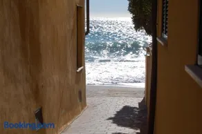Hotel Arabesque - Image 1