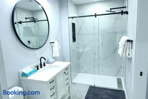 Modern Two Bedroom Apartment with City Views - Image 3
