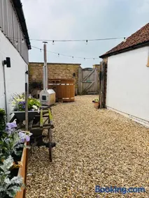 The Cow Shed - Rural Barn Conversion with Hot Tub - Image 2