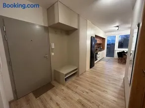 New 2 Bedroom apartment by the airport - FREE PARKING - Image 1