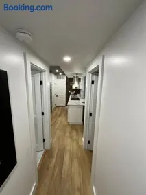 Modern & Cozy Apartment - Image 3
