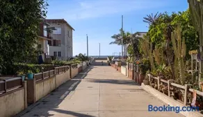 Beachside Apartment with Laundry AC Patio - Image 5