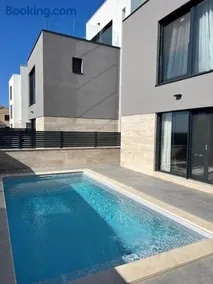 Seaview Villa Amy - Private Pool, Sauna & Jacuzzi - Image 3