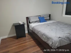 Private 2 bedroom suite close to everything! - Image 4