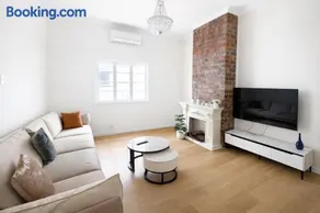 Entire 3bedroom house close to CBD - Image 2