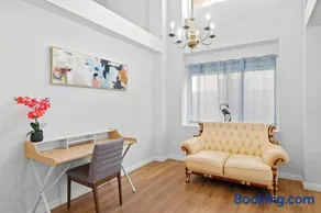 Stylish Home w Full Kitchen Garage Backyard - Image 1