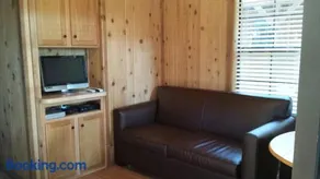 Snowflower Camping Resort Cabin 4 - Image 3
