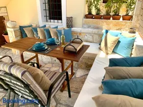 Villa Victoria Boutique Apartments - Image 2