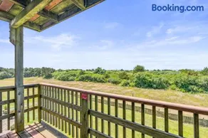 Ocean View Pet-Friendly 1-Bedroom Family Suite - Pool and Hot Tub - Image 1