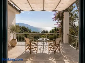 Sunrise Bay Retreat - Image 2