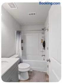 Luxury Room In McDonough - Image 2