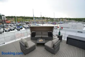 Hausboote und Ferienhäuser Marina Mücheln - Image 2