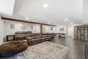 Spacious 5BR Retreat w Game Room Huge Drive & Private Setting - Image 3
