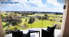 Skyline Court Boutique Apartments with Pool - Image 2