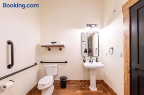 ADA Suite - Room 6 - Image 3