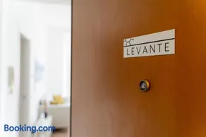Levante -Walking distance to Center- Free Onsite Parking - Image 3