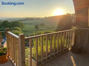 Beautiful bolt hole for 2 with breathtaking views - Image 3