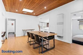 Strathdale Stay - Cozy & Pet Friendly - Image 5