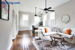 Charming 2Bed 2Bath Bungalow Shandon - Image 1