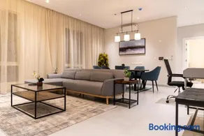 Elegant 3BR Apartment near Boulevard NZL108 - Image 1
