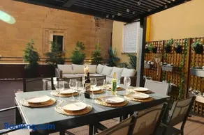 Edificio Privado con Terraza - Image 1