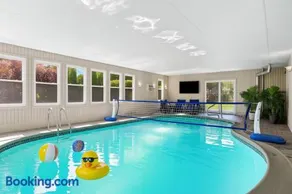 Grandma's Fun 5BR House - Heated Indoor Pool - Image 1