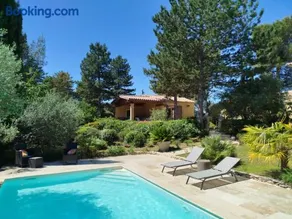 Proche Uzès petit gîte avec grande cuisine d'été et piscine - Image 1