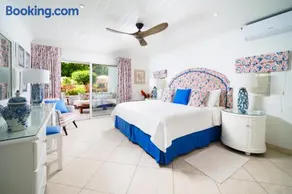 Glitter Bay Apartment 104 - Image 2