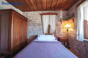 Cunda Tas Konak Otel - Image 1