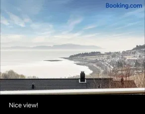 Hyggelig rom med kjøleskap og mikro samt eget bad og toalett, Nydelig utsikt over sjøen og kun 15 minutter fra Trondheim - Image 5