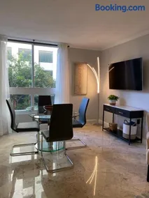 Cozy 1 bedroom unit located in a Condo Hotel in the heart of Coconut Grove Free Parking - Image 1