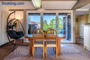 Altbau Apartment in Bahnhofsnähe mit Heimkino & Terrasse - Image 3