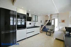 Pearl House - Image 2