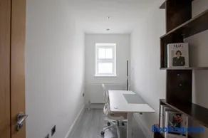 Barr's House New 5 Bed Home Near Windsor - Image 3