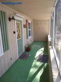 Huck's Hideaway near the Santa Fe River - Image 3