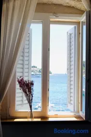 Hvar Riva Rooms - Image 3
