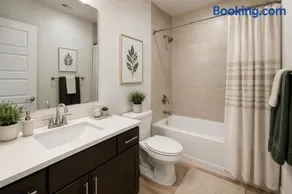 The Victory Luxe Modern Dallas 1BR - Image 2