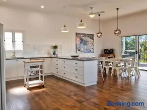 Hamptons House On Fraser Coast - Image 4
